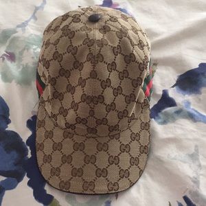 Gucci hat size large NEVER WORN